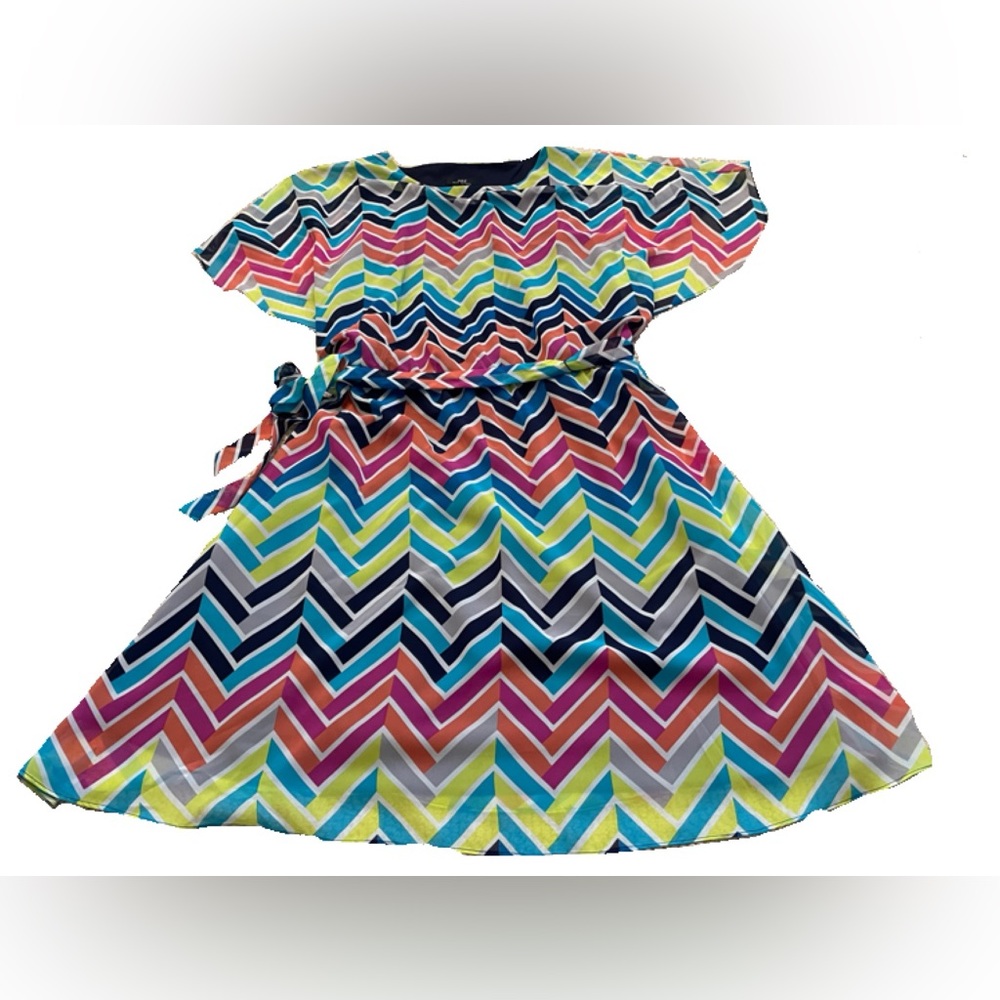 EUC. Women’s Bright Chevron Patterned Knee Length Dress. Size 16W Petite. Lined.